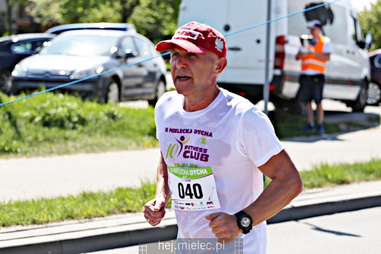 II Mielecka Dycha z JOY FITNESS: biegacze na ulicy Szafera