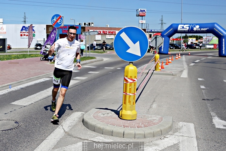 II Mielecka Dycha z JOY FITNESS: biegacze na ulicy Szafera