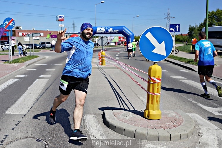 II Mielecka Dycha z JOY FITNESS: biegacze na ulicy Szafera