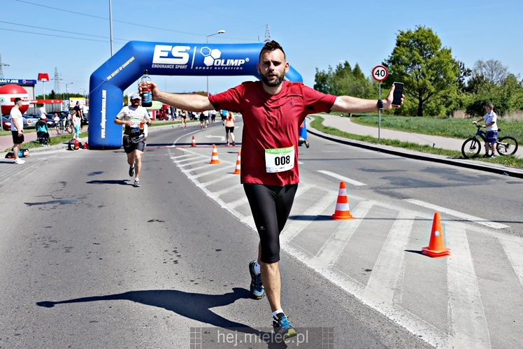 II Mielecka Dycha z JOY FITNESS: biegacze na ulicy Szafera