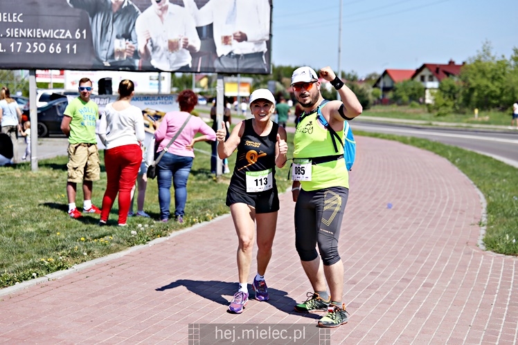 II Mielecka Dycha z JOY FITNESS: biegacze na ulicy Szafera