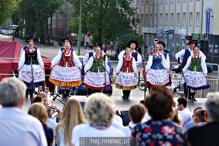 Koncert Zespoły Pieśni i Tańca ?Rzeszowiacy? na Górce Cyranowskiej