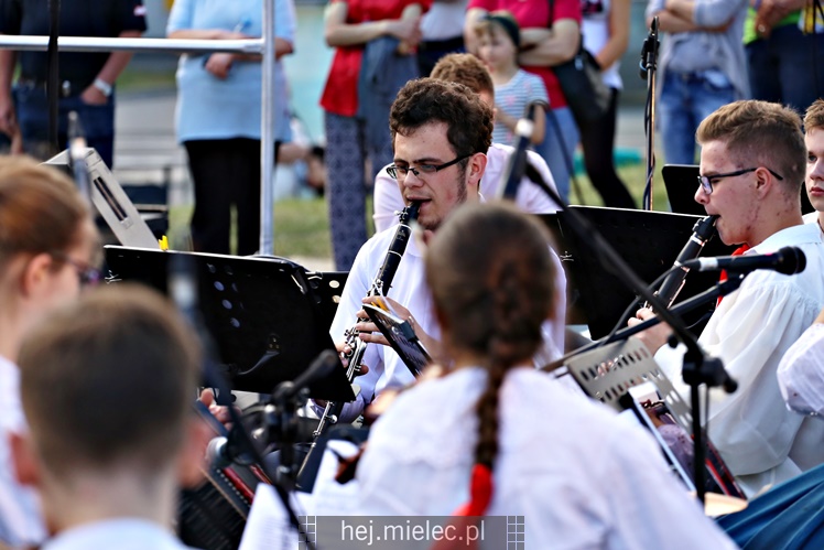 Koncert Zespoły Pieśni i Tańca ?Rzeszowiacy? na Górce Cyranowskiej