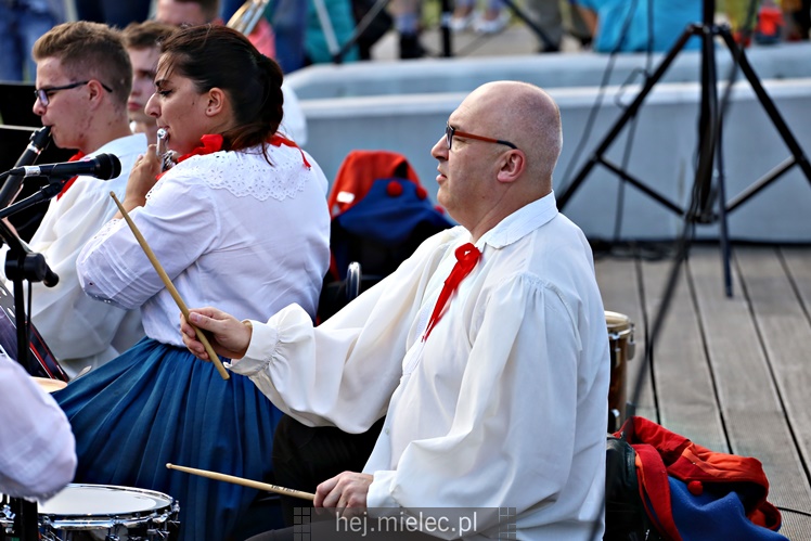 Koncert Zespoły Pieśni i Tańca ?Rzeszowiacy? na Górce Cyranowskiej
