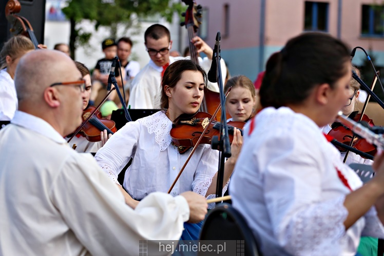 Koncert Zespoły Pieśni i Tańca ?Rzeszowiacy? na Górce Cyranowskiej