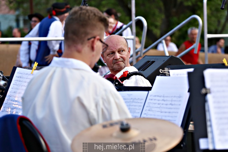 Koncert Zespoły Pieśni i Tańca ?Rzeszowiacy? na Górce Cyranowskiej