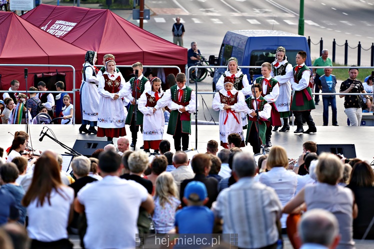 Koncert Zespoły Pieśni i Tańca ?Rzeszowiacy? na Górce Cyranowskiej