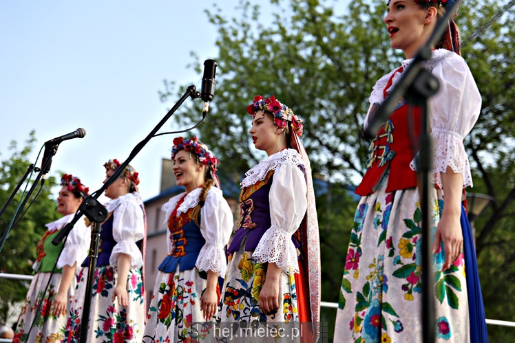 Koncert Zespoły Pieśni i Tańca ?Rzeszowiacy? na Górce Cyranowskiej
