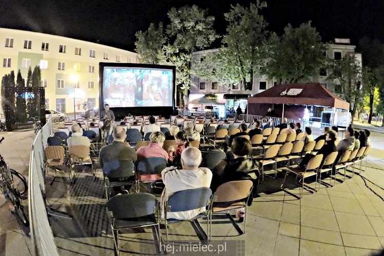 Kinowy wieczór na Placu AK