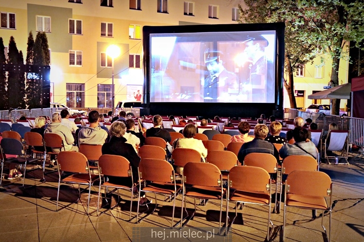 Kinowy wieczór na Placu AK