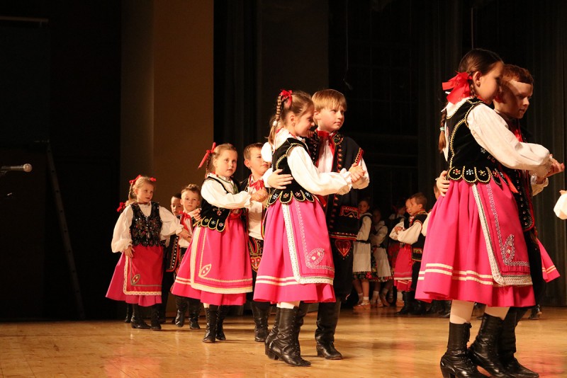 Koncert zespołu ?Abrakadabra ? Ziemia Mielecka? i Formacji Tanecznej ?Gracja?