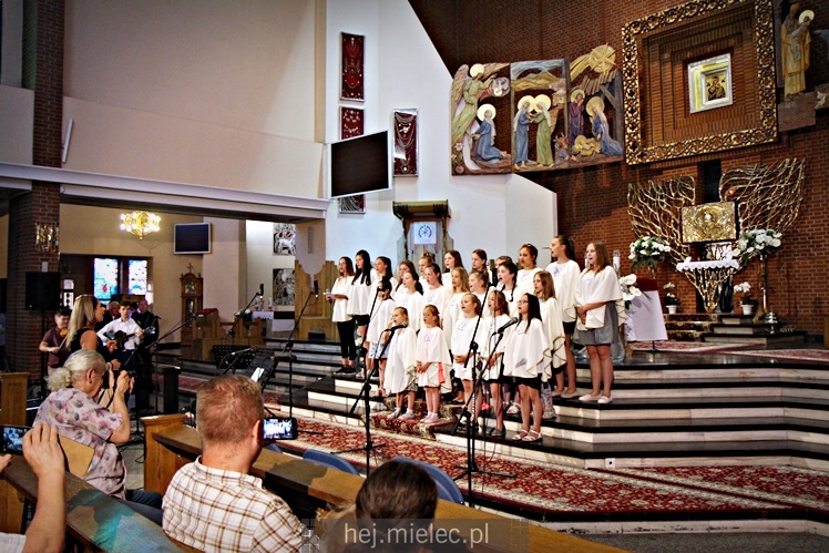 Koncert Pieśni Maryjnych w parafii MBNP