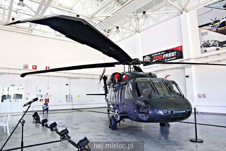 Podpisanie umowy na zakup dwóch śmigłowców Black Hawk dla polskiej Policji