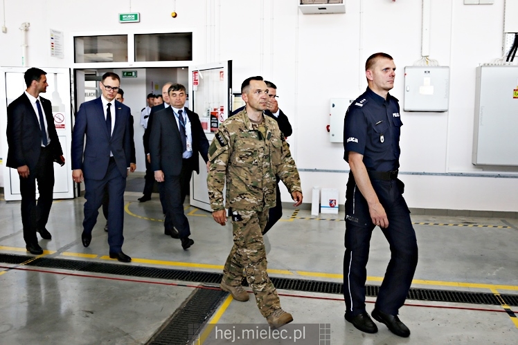 Podpisanie umowy na zakup dwóch śmigłowców Black Hawk dla polskiej Policji