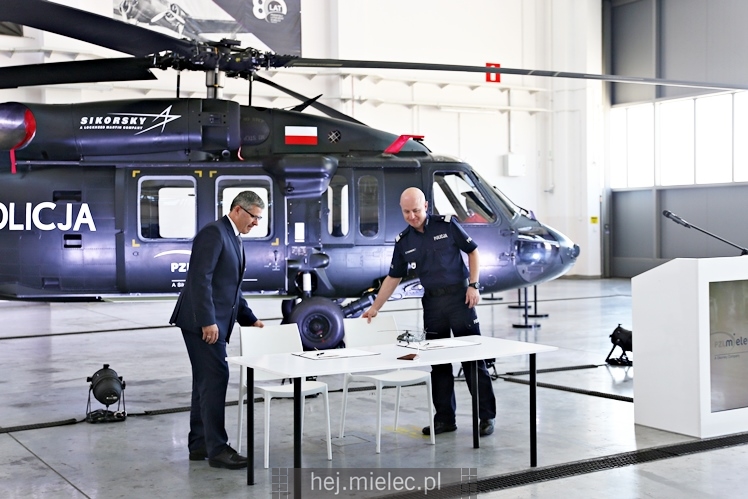 Podpisanie umowy na zakup dwóch śmigłowców Black Hawk dla polskiej Policji