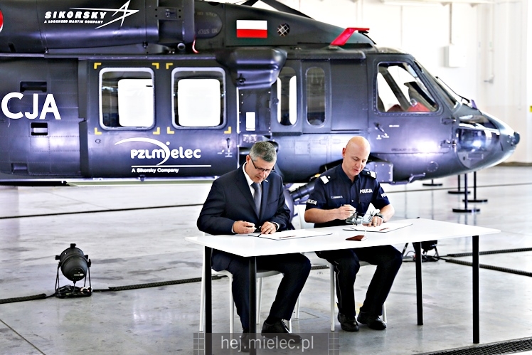 Podpisanie umowy na zakup dwóch śmigłowców Black Hawk dla polskiej Policji