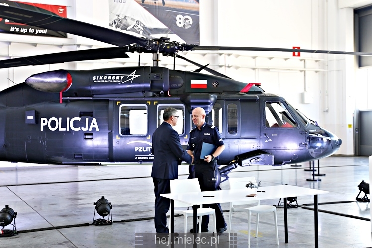 Podpisanie umowy na zakup dwóch śmigłowców Black Hawk dla polskiej Policji