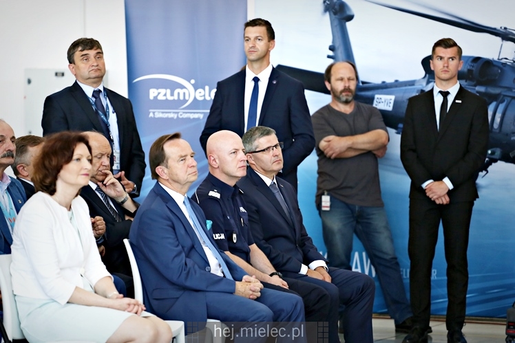 Podpisanie umowy na zakup dwóch śmigłowców Black Hawk dla polskiej Policji