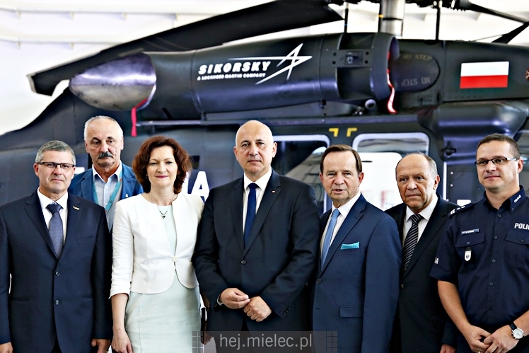 Podpisanie umowy na zakup dwóch śmigłowców Black Hawk dla polskiej Policji