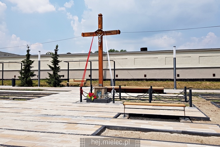 Finiszują prace przy modernizacji skweru przy al. Niepodległości