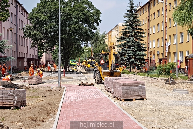 Remont ul. Kochanowskiego idzie pełną parą