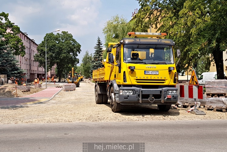 Remont ul. Kochanowskiego idzie pełną parą