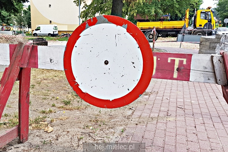 Remont ul. Kochanowskiego idzie pełną parą