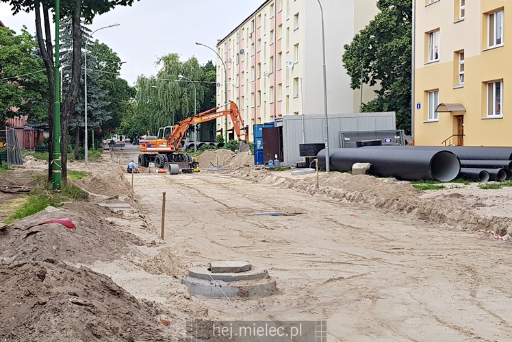Remont ul. Kochanowskiego idzie pełną parą