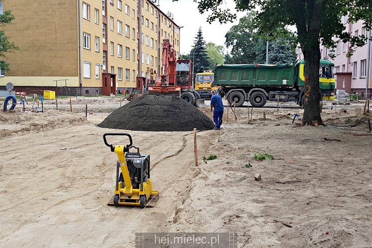 Remont ul. Kochanowskiego idzie pełną parą