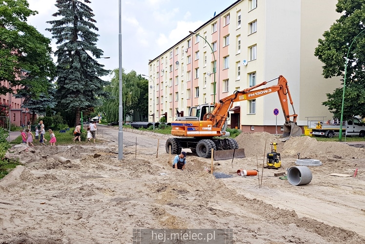 Remont ul. Kochanowskiego idzie pełną parą