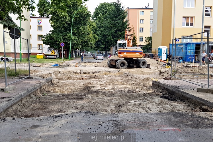 Remont ul. Kochanowskiego idzie pełną parą