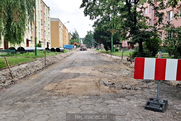 Remont ul. Kochanowskiego idzie pełną parą