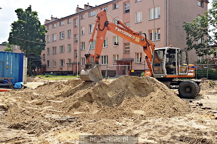 Remont ul. Kochanowskiego idzie pełną parą