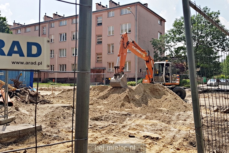 Remont ul. Kochanowskiego idzie pełną parą