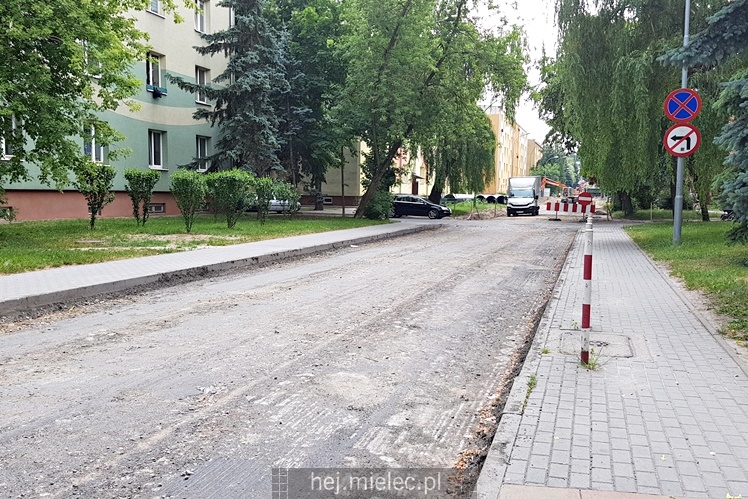Remont ul. Kochanowskiego idzie pełną parą