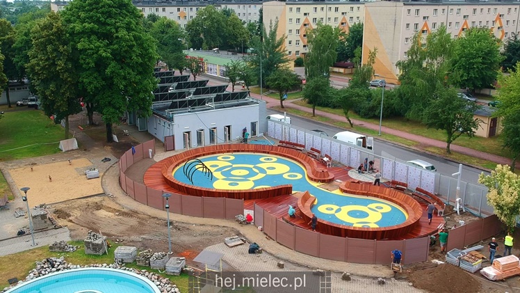 Kończy się budowa wodnego placu zabaw