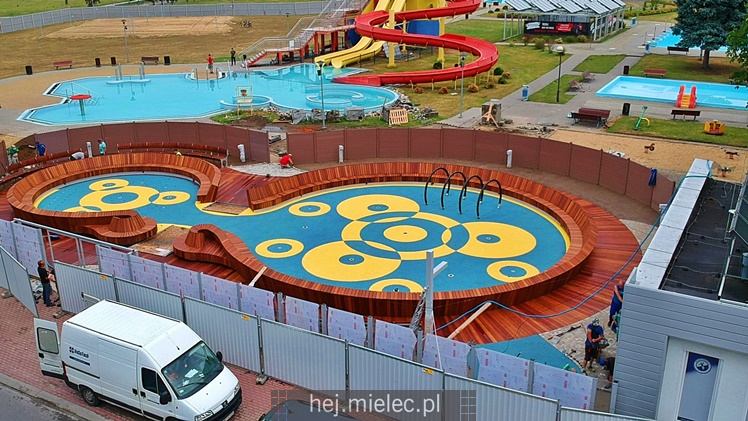 Kończy się budowa wodnego placu zabaw