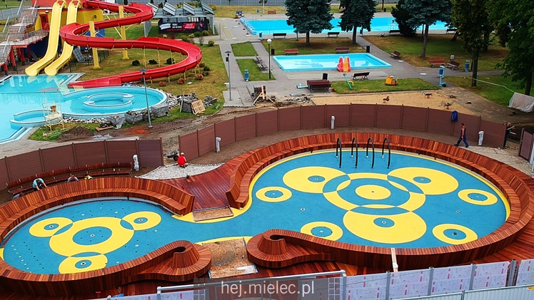 Kończy się budowa wodnego placu zabaw
