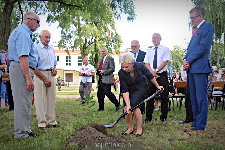 Posadzenie Dębów Niepodległości Jana Weryńskiego i Augusta Jadernego