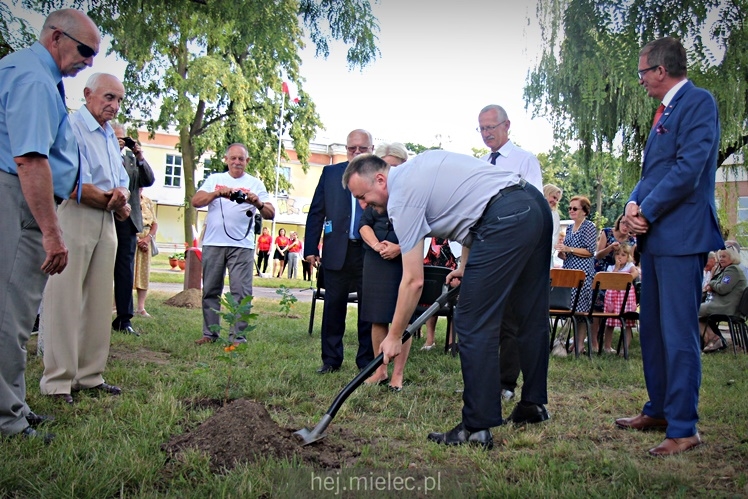 Posadzenie Dębów Niepodległości Jana Weryńskiego i Augusta Jadernego