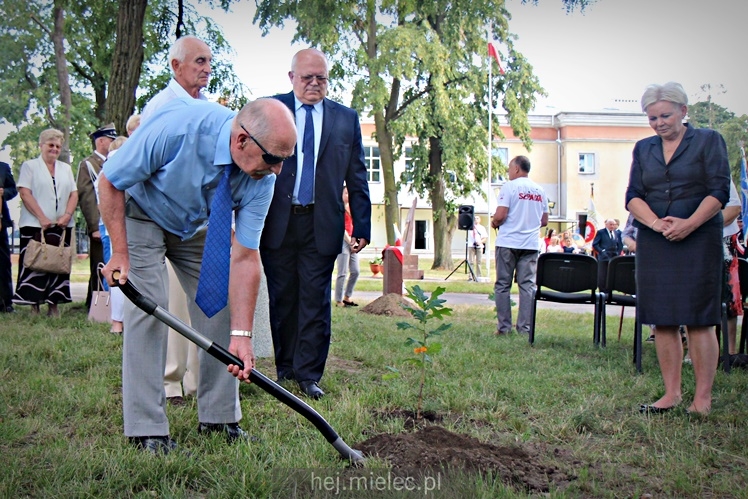 Posadzenie Dębów Niepodległości Jana Weryńskiego i Augusta Jadernego