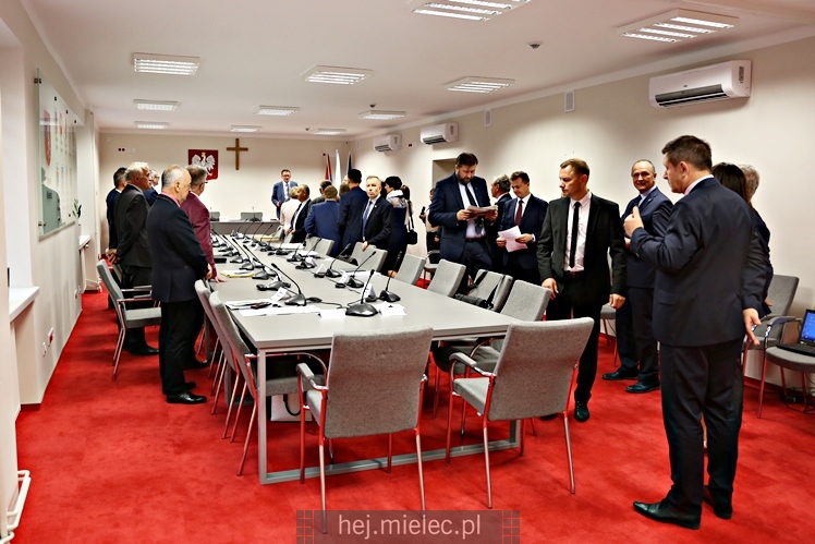 43. sesja Rady Powiatu Mieleckiego w nowej sali obrad