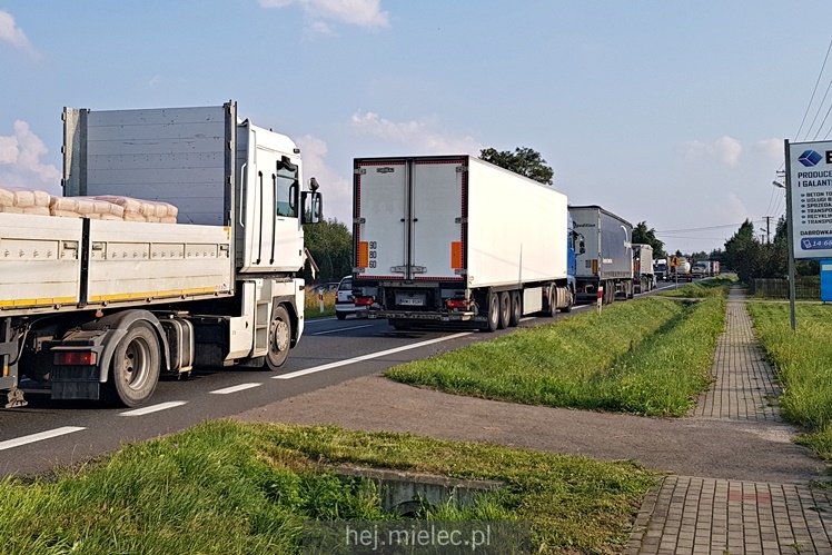Wypadek w Tuszymie. Cztery osoby w szpitalu