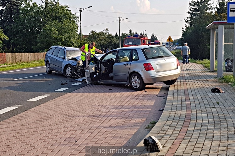 Wypadek w Tuszymie. Cztery osoby w szpitalu