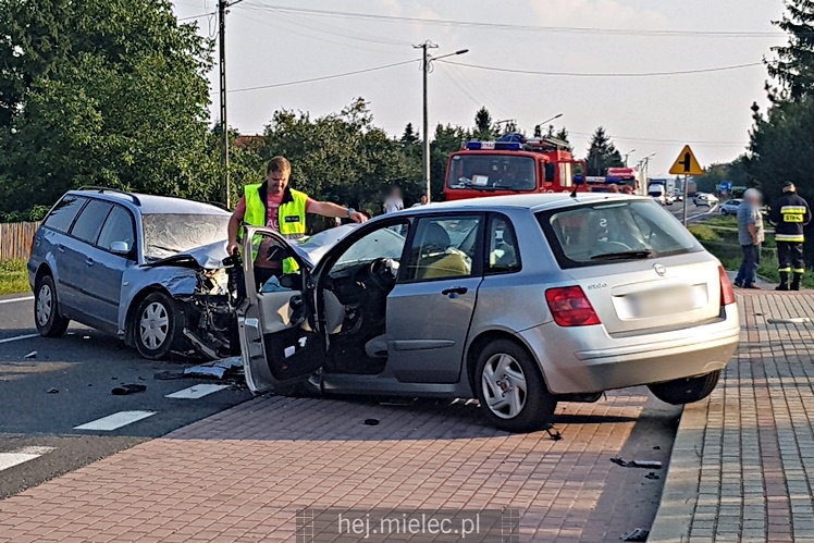 Wypadek w Tuszymie. Cztery osoby w szpitalu