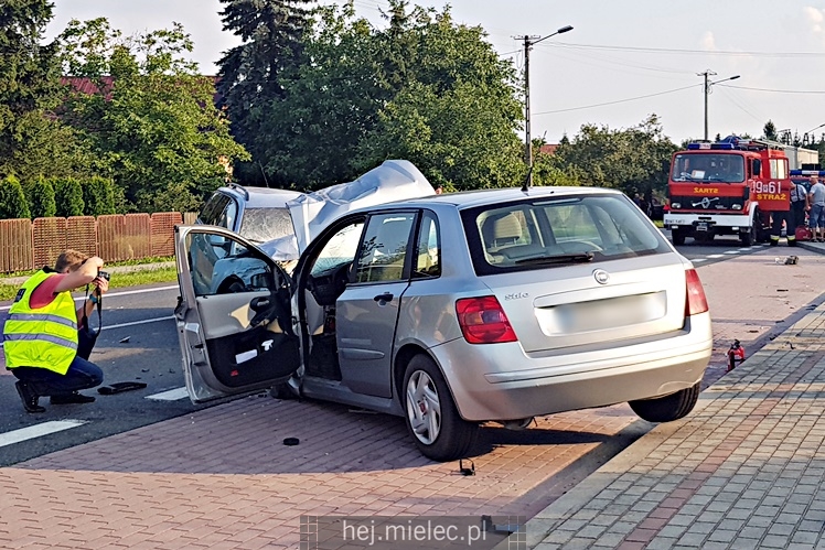 Wypadek w Tuszymie. Cztery osoby w szpitalu