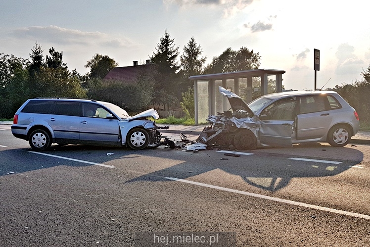 Wypadek w Tuszymie. Cztery osoby w szpitalu