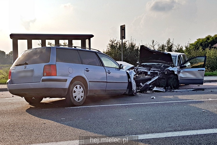 Wypadek w Tuszymie. Cztery osoby w szpitalu