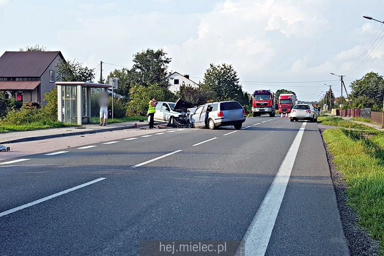 Wypadek w Tuszymie. Cztery osoby w szpitalu
