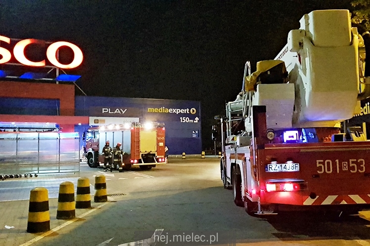 Ewakuacja hipermarketu Tesco! Powodem pożar zamrażarek